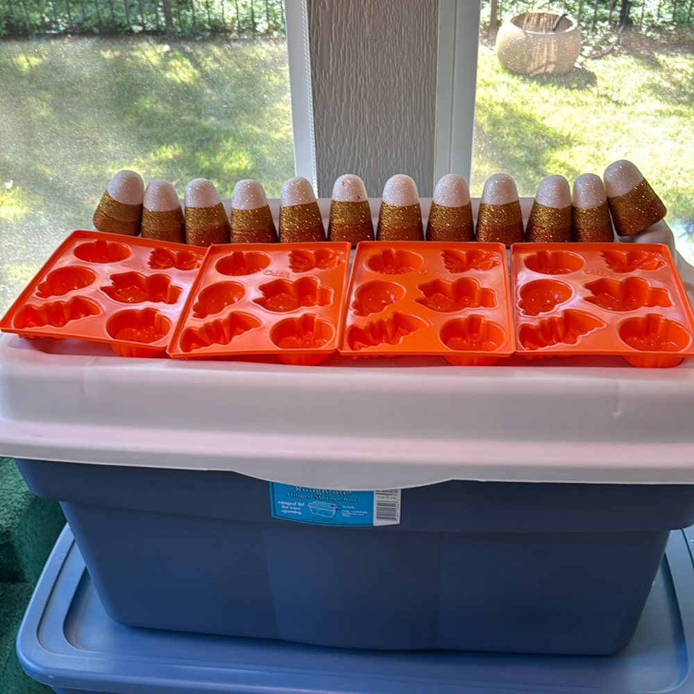 Halloween Jello Molds (4) & 12 Glittery Candy Corns